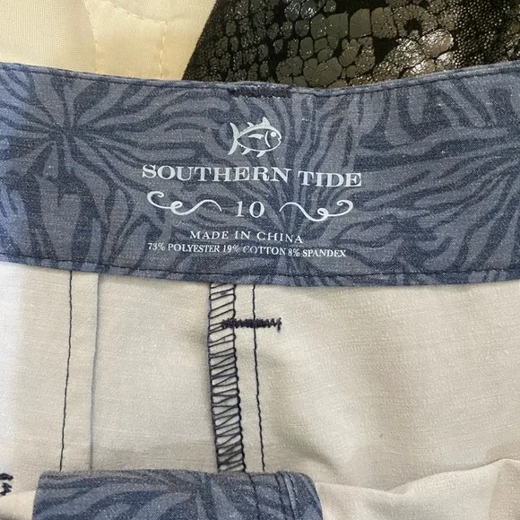 Southern Tide Blue Patterned Women's Bermuda Shorts - Picture 7 of 7